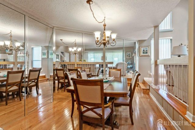 75 Linda Lane, Edison, NJ 08820