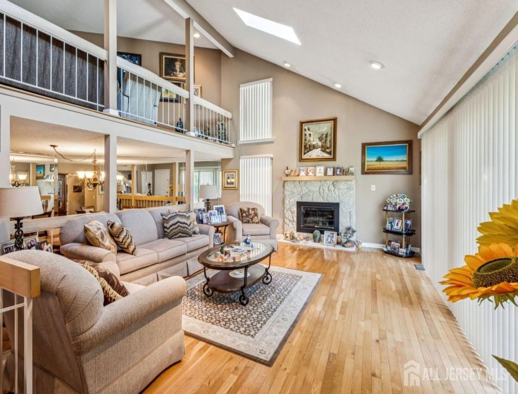 75 Linda Lane, Edison, NJ 08820