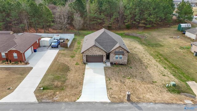 13 Kaylee Loop Road, Hartselle, AL 35640