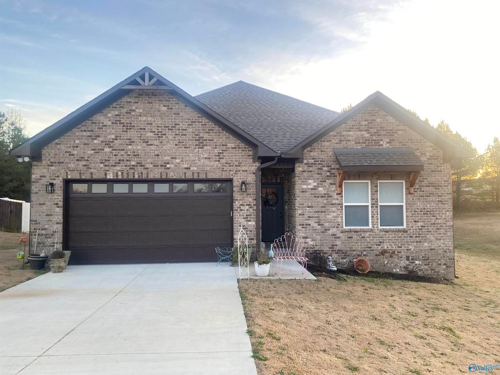 13 Kaylee Loop Road, Hartselle, AL 35640