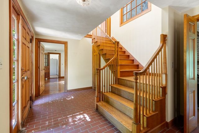 220 Essex St, Lynnfield, MA 01940