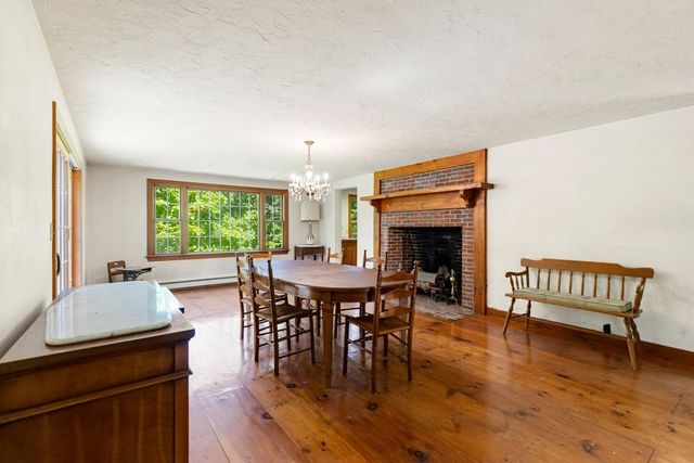 220 Essex St, Lynnfield, MA 01940