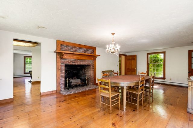 220 Essex St, Lynnfield, MA 01940