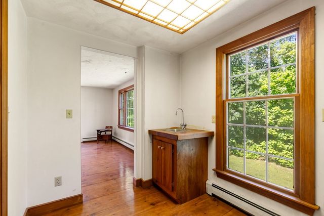 220 Essex St, Lynnfield, MA 01940