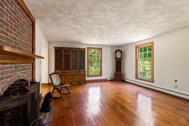 220 Essex St, Lynnfield, MA 01940