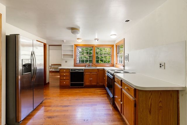 220 Essex St, Lynnfield, MA 01940