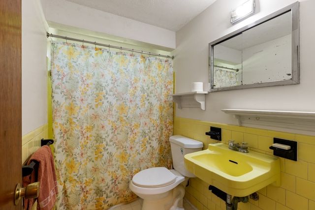 220 Essex St, Lynnfield, MA 01940