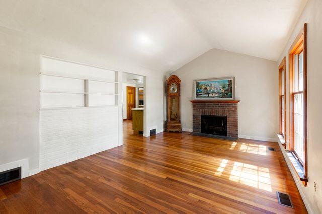 220 Essex St, Lynnfield, MA 01940