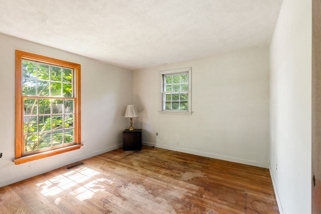 220 Essex St, Lynnfield, MA 01940
