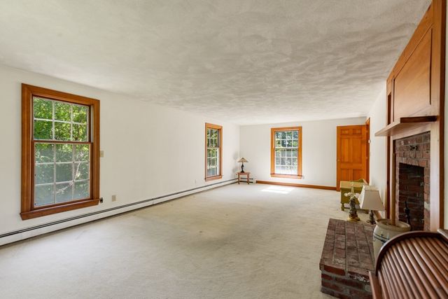 220 Essex St, Lynnfield, MA 01940