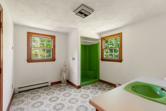 220 Essex St, Lynnfield, MA 01940