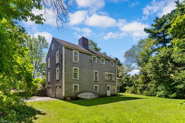 220 Essex St, Lynnfield, MA 01940