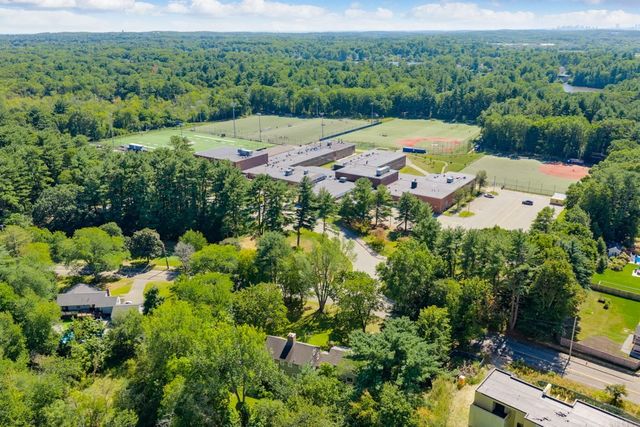 220 Essex St, Lynnfield, MA 01940