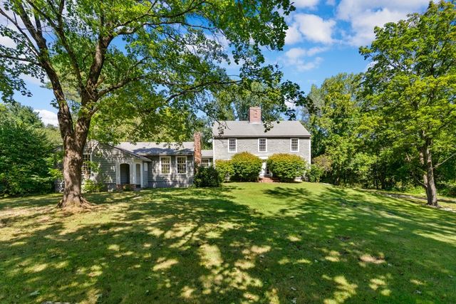 220 Essex St, Lynnfield, MA 01940