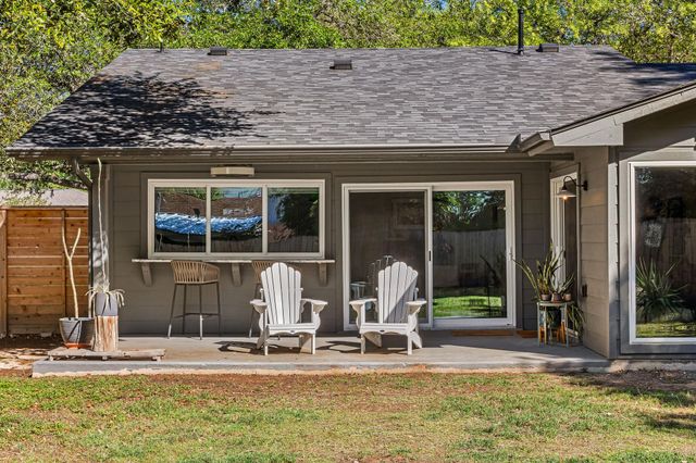 908 Merritt DR, Lockhart, TX 78644