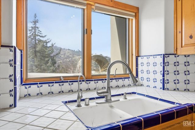 28221 Cumberland Road, Tehachapi, CA 93561