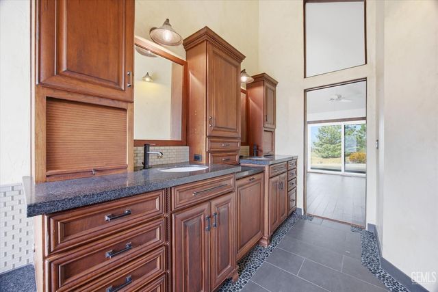 28221 Cumberland Road, Tehachapi, CA 93561
