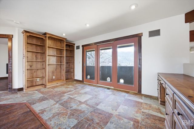 28221 Cumberland Road, Tehachapi, CA 93561