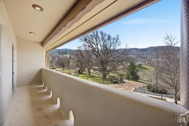 28221 Cumberland Road, Tehachapi, CA 93561