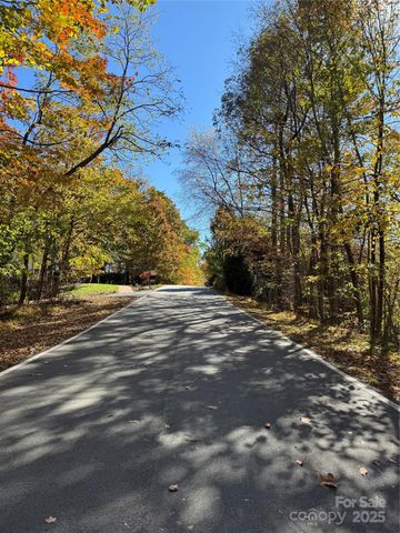 9999 Hemlock Trail, Laurel Park, NC 28739