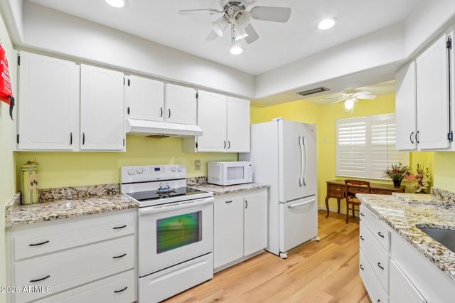 19026 N CAMINO DEL SOL Drive, Sun City West, AZ 85375