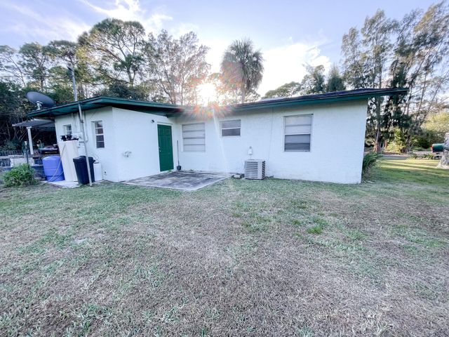 122 Laidback Way, Fort Pierce, FL 34945