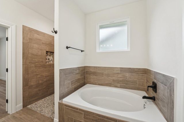 344 Webb ST, Smithville, TX 78957