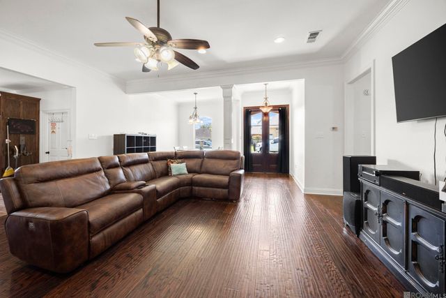 722 E Oak Haven St, Gonzales, LA 70737