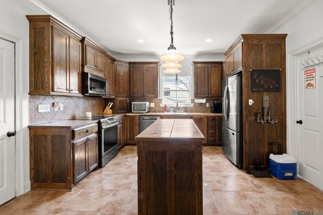 722 E Oak Haven St, Gonzales, LA 70737