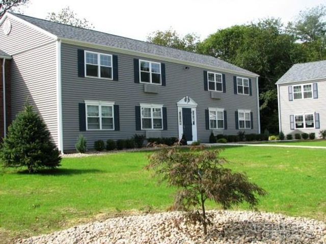 52 Essex Street, Deep River, CT 06417