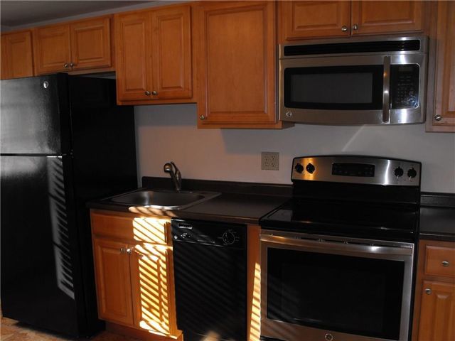 52 Essex Street, Deep River, CT 06417