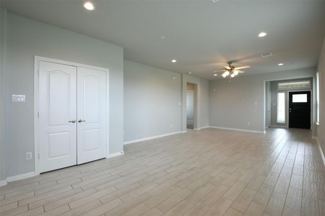 2142 Open Prairie Drive, La Marque, TX 77568