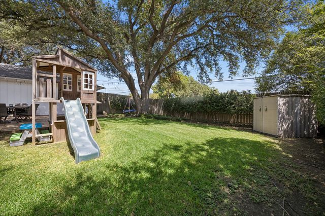 9435 Hunters Creek Drive, Dallas, TX 75243