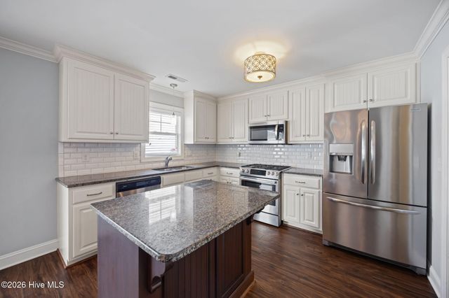 614 Brookfield Drive, Winterville, NC 28590