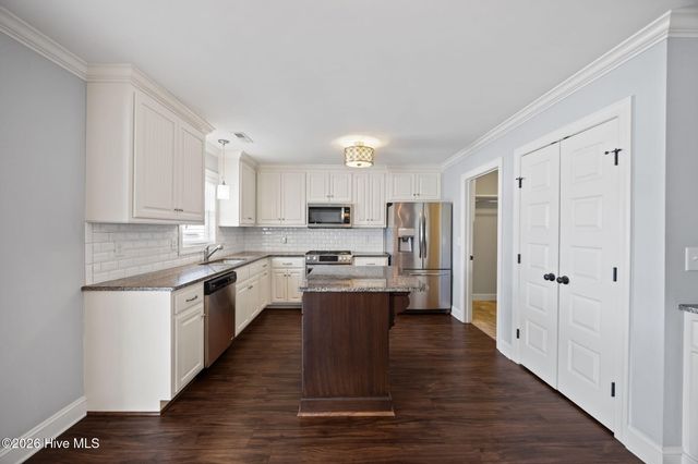 614 Brookfield Drive, Winterville, NC 28590