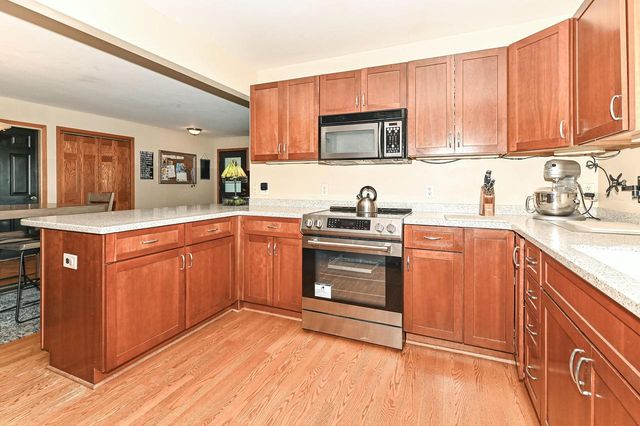 6652 Big Bend ROAD, Waterford, WI 53185