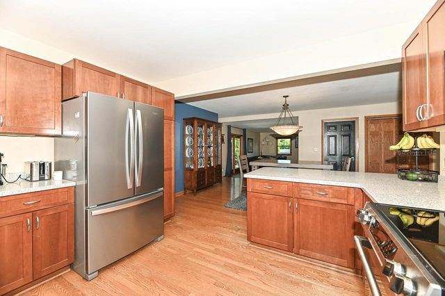 6652 Big Bend ROAD, Waterford, WI 53185