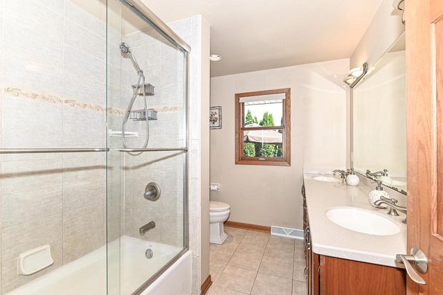 6652 Big Bend ROAD, Waterford, WI 53185