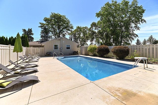 6652 Big Bend ROAD, Waterford, WI 53185