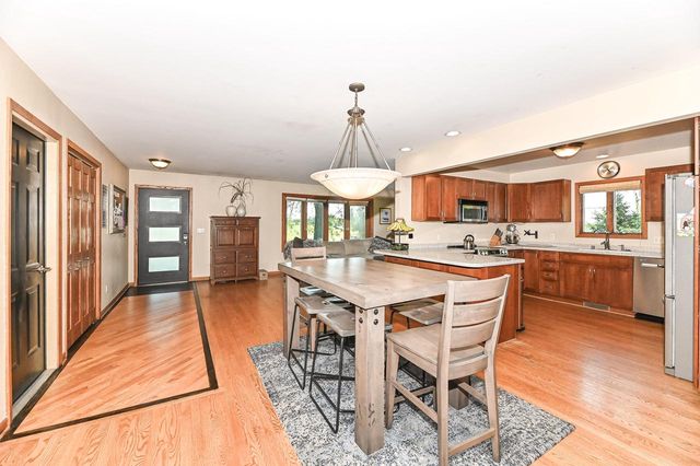 6652 Big Bend ROAD, Waterford, WI 53185