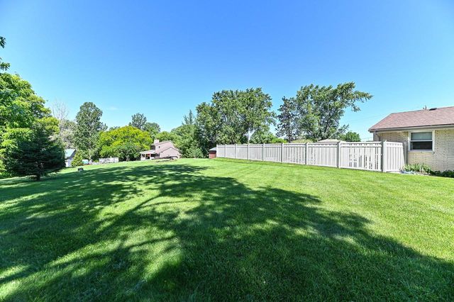 6652 Big Bend ROAD, Waterford, WI 53185