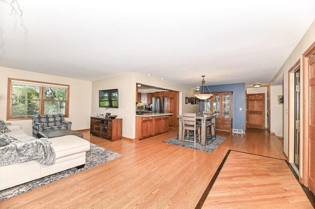 6652 Big Bend ROAD, Waterford, WI 53185