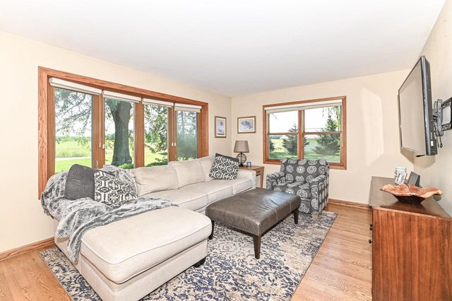 6652 Big Bend ROAD, Waterford, WI 53185
