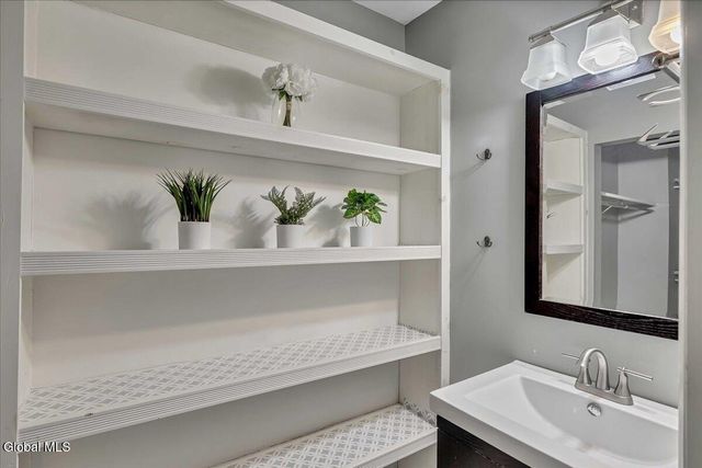 132 Point Of Woods Drive, Albany, NY 12203