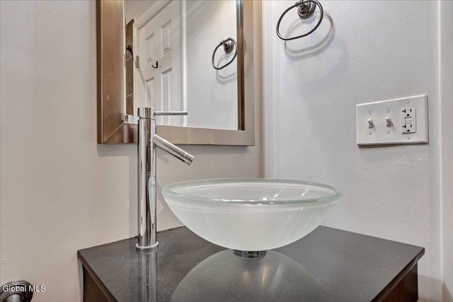 132 Point Of Woods Drive, Albany, NY 12203