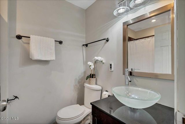 132 Point Of Woods Drive, Albany, NY 12203