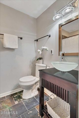 132 Point Of Woods Drive, Albany, NY 12203