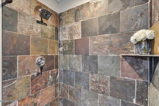 132 Point Of Woods Drive, Albany, NY 12203