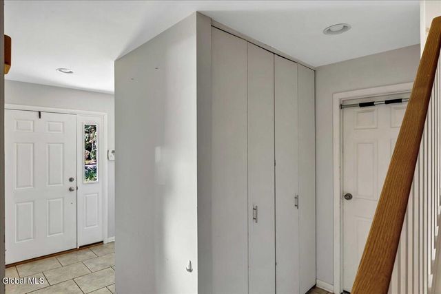 132 Point Of Woods Drive, Albany, NY 12203