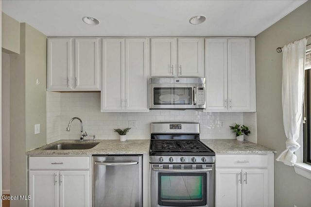 132 Point Of Woods Drive, Albany, NY 12203